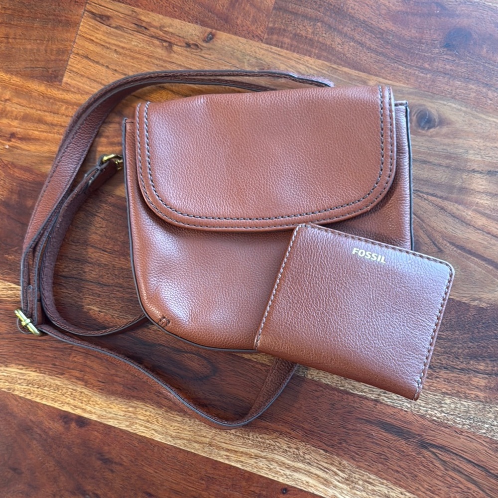 Fossil Brown Leather Crossbody Bag and Wallet Set